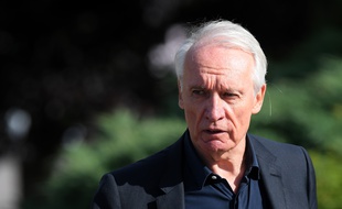 Jean-Paul Teissonniere, l'avocat de Murielle Bolle devant la gendarmerie de Saint-Etienne-Les-Remiremont le 29 juin 2017.
