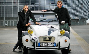 Eric Carpentier et Pierre Pitoiset rêvent de rallier Rio en 2 CV le 13 juillet.