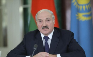 Le président bélarusse Alexander Loukachenko donne une conférence de presse à Moscou le 23 décembre 2014