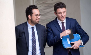 Mounir Mahjoubi et Benjamin Griveaux à la sortie du Conseil des ministres, à l'Elysée, le 25 octobre 2017.