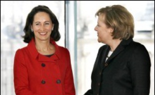 La candidate socialiste à l'élection présidentielle française, Ségolène Royal, a annoncé qu'elle-même et la chancelière allemande Angela Merkel étaient d'accord "pour définir en commun des politiques industrielles" à la suite de la crise de l'avionneur européen Airbus.