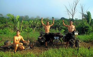 Brian, Morgan et Siphay ont passé trois ans sur leurs vélos, de 2010 à 2013.
