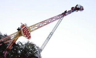 Les défauts de conception d'un manège à sensations fortes ont été mardi au coeur des débats au premier jour du procès de l'accident de la Fête des Loges où un père et son fils ont été tués en 2007 à Saint-Germain-en-Laye (Yvelines).