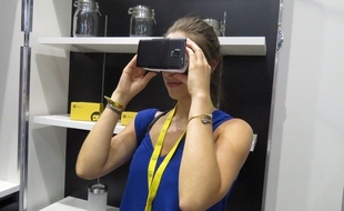 Une application Smartphone associée à des lunettes spéciales permet de se projeter dans sa future cuisine.