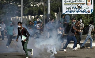 Des milliers d'étudiants manifestaient dimanche au Caire pour réclamer le retour du président islamiste Mohamed Morsi destitué par l'armée et la police a tiré des grenades lacrymogènes sur un défilé à l'université d'Al-Azhar
