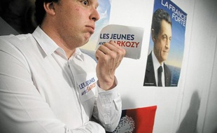 Au siège de l'UMP 31, après l'annonce des résultats.Les Toulousains étaient entre 3 000 et 4 000 à venir fêter la victoire de François Hollande sur la place du Capitole.A la fédération socialiste de Haute-Garonne, les militants exultent.