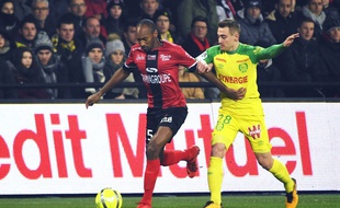 Rongier face au Guingampais Sorbon.