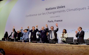 Conclusion de l'accord de Paris, le 12 décembre 2015, lors de la COP21.