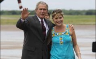 Le président américain George W. Bush devrait prochainement marier la première de ses deux filles jumelles, Jenna, qui vient de se fiancer avec son ami de longue date selon une annonce officielle faite jeudi.