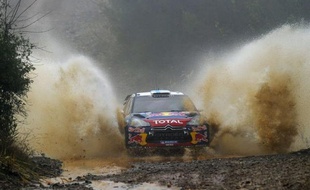 Les deux pilotes officiels Ford, Jari-Matti Latvala et Petter Solberg, en tête jeudi soir après l'abandon de Sébastien Loeb, sont partis à la faute vendredi laissant le commandement de la course à mi-journée à Mikko Hirvonen (Citröen).