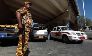 Un militaire en faction à Sanaa, au Yémen.