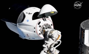 L'arrimage entre la capsule «Crew Dragon» de Space X et l'ISS a eu lieu peu avant midi heure française.