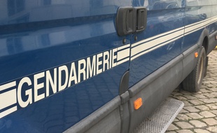 Camion de gendarmerie à Douai (Nord)