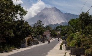 Le volcan Merapi, en Indonésie, est l'un des plus actifs au monde.
