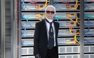 Karl Lagerfeld durant le défilé Chanel de la Fashion Week de Paris, le 4 octobre 2016.