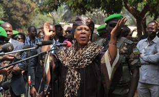 Le commandant de la force africaine déployée en Centrafrique a annoncé samedi que ses troupes avaient repris pacifiquement aux rebelles de l'ex Séléka le contrôle de la ville clé de Sibut, un verrou situé à 180 km au nord de Bangui.