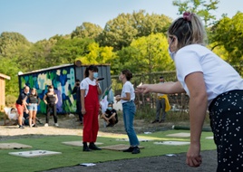 Le palet breton est un jeu très populaire à Rennes et dans tout le département d'Ille-et-Vilaine.