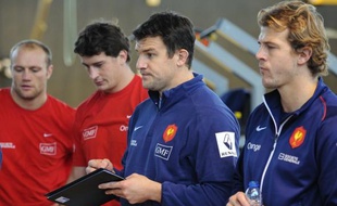 Le XV de France a commencé en douceur lundi la préparation au dernier test-match de la tournée d'automne contre l'Australie avant d'entrer dans le vif du sujet mardi avec l'annonce de la composition de l'équipe qui débutera samedi au Stade de France.