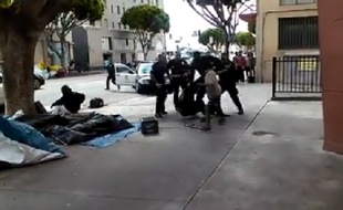 Une vidéo montre des policiers tuer un sans-abri à Los Angeles.