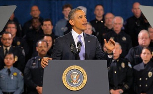 Barack Obama a renouvelé mercredi son appel à un renforcement des réglementations sur les armes à feu, alors que les textes en négociation au Congrès ont peu à peu été vidés de leur substance, trois mois après le massacre de 20 enfants dans une école de Newtown.