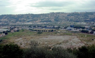 Le terrain qui accueillera l'Olympic Nice stadium à St Isidore, à côté de l'autoroute A8.