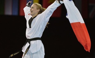 "+Si tu veux rester en France, tu te maries ou tu dégages+: voilà ce qu'on m'a dit", a déclaré Marlène Harnois qui s'est mariée en juin 2006, a obtenu la nationalité française en avril 2008 et a divorcé en 2009.