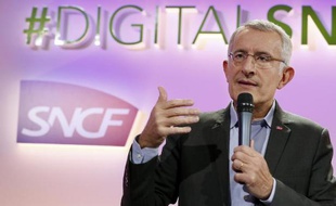Le président de la SNCF Guillaume Pepy présente le plan #DIGITALSNCF lors d'une conférence de presse à Paris, le 10 février 2015