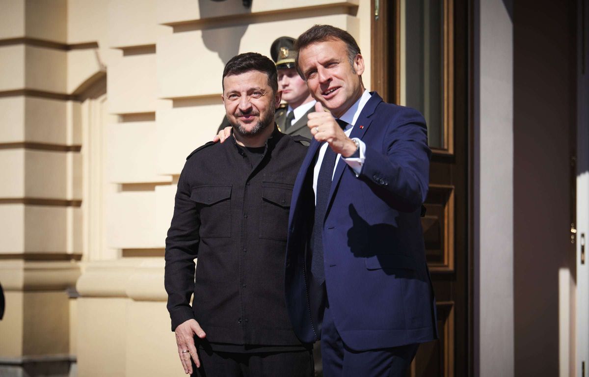 Guerre en Ukraine : Zelensky et Macron farouchement opposés à une rencontre Etats-Unis-Russie sans l'Ukraine