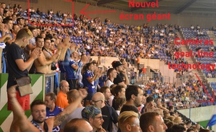 Avec la montée en Ligue 1, le stade de la Meinau est plus ou moins forcé de s'adapter.