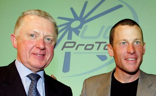Hein Verbruggen (à g.) assure ne pas être impliqué dans les affaires de dopage touchant le septuple vainqueur du Tour de France, Lance Armstrong.