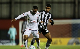 Le jeune attaquant de Botafogo Luis Henrique (au second plan) devrait rejoindre l'OM.