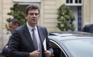 Le ministre du Redressement productif Arnaud Montebourg veut renforcer la relocalisation en France des productions industrielles, un mouvement encore minoritaire mais jugé prometteur et dont il veut faire "une cause nationale".