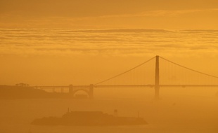 Le Golden Gate Bridge et l'île d'Alcatraz.