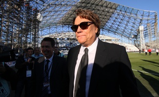 L'ancien président de l'OM Bernard Tapie au stade Vélodrome en 2013.