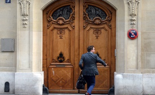 La porte d'entrée de la société Bygmalion à Paris, le 26 mai 2014.