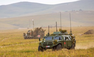 Des véhicules militaires russes en Sibérie, lors de la série d'exercices Vostok 2018 (images fournies par le ministère de la Défense russe).