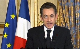 Nicolas Sarkozy en a appelé aux sentiments humanitaires des guérilleros colombiens pour "sauver une femme en danger de mort", Ingrid Betancourt, qu'il "rêve" de voir revenir parmi les siens pour Noël.