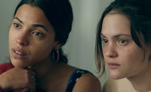 Zita Hanrot et Clémence Boisnard dans La fête est finie de Marie Garel-Weiss