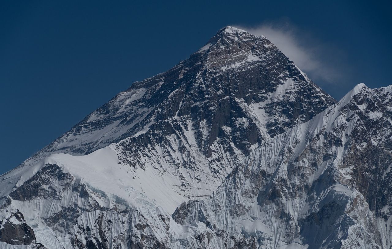 Le mont Everest culmine aujourd'hui à 8.848 mètres.