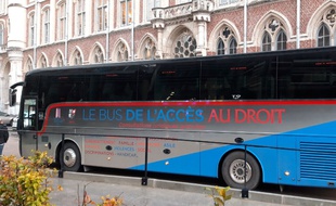 Le bus de l'accès au droit qui va sillonner le territoire juridique de Lille.