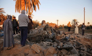 Les décombres après un bombardement américain sur un camp de Daesh, le 19 février 2016 à Sabratha en Libye.