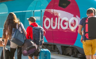 Un train Ouigo en gare.