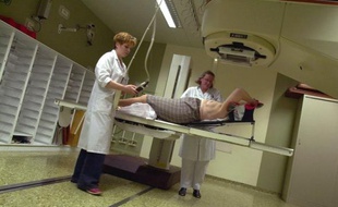 Le délai moyen de prise en charge des cancers du sein détectés dans le cadre du programme de dépistage organisé est de 62 jours, soit "très proche" de l'objectif européen de 60 jours, selon une étude présentée mercredi au congrès de pathologie mammaire à Strasbourg.