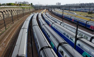 Paris le 31 Aout 2011. Pont de Bercy Technocentre Sud Est Europeen SNCF. TGV Train a Grande Vitesse. Depot. Garage.