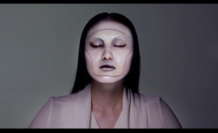 Un artiste japonais se sert du visage comme d'une toile numérique