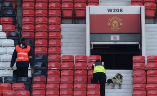 Les tribunes évacuées de Old Trafford