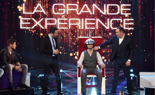 Arthur, Messmer, Rayane Bensetti, Christophe Beaugrand sur le plateau de Stars sous hypnose sur TF1