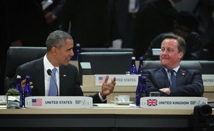 Le président américain Barack Obama (g), aux côtés du Premier ministre britannique David Cameron (d), lors d'un sommet sur le nucléaire à Washington le 1er avril 2016