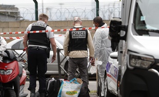 Des enquêteurs procèdent à des constatations à Noisy-le-Sec ce samedi 3 octobre.