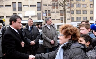 L'enquête sur les violences urbaines d'Amiens-Nord à l'été 2012 pourrait connaître un tournant, après le placement en garde à vue mardi de 18 personnes, parmi lesquelles onze ont été arrêtées à l'aube, dans le volet concernant les tirs contre des policiers lors des émeutes.